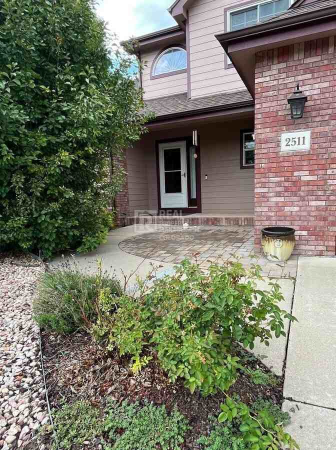 2511 Glendale Ct - Photo 2 of 24