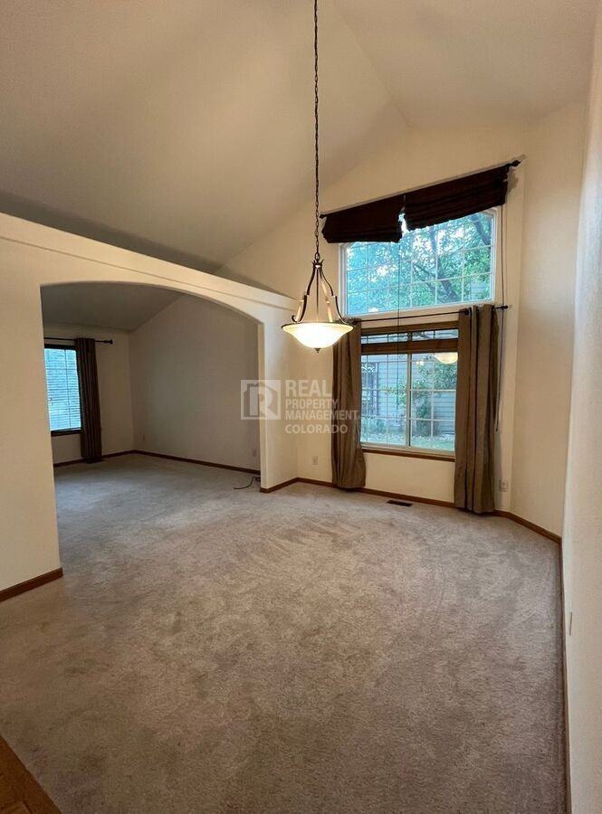 2511 Glendale Ct - Photo 4 of 24