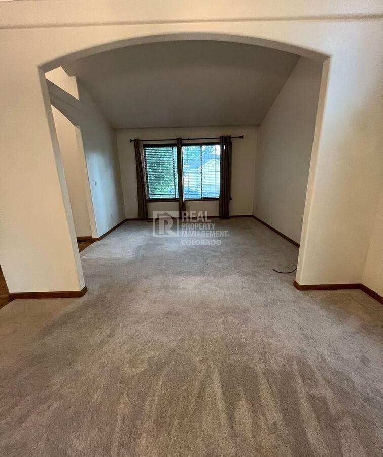 2511 Glendale Ct - Photo 5 of 24