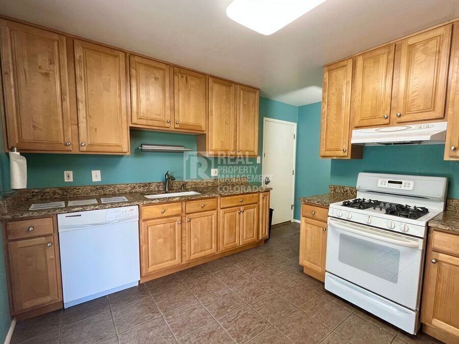 12308 W Arizona Ave - Photo 3 of 17