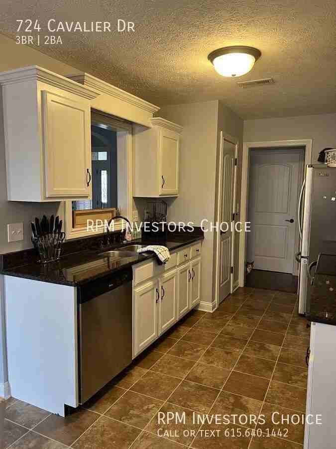724 Cavalier Dr - Photo 5 of 9