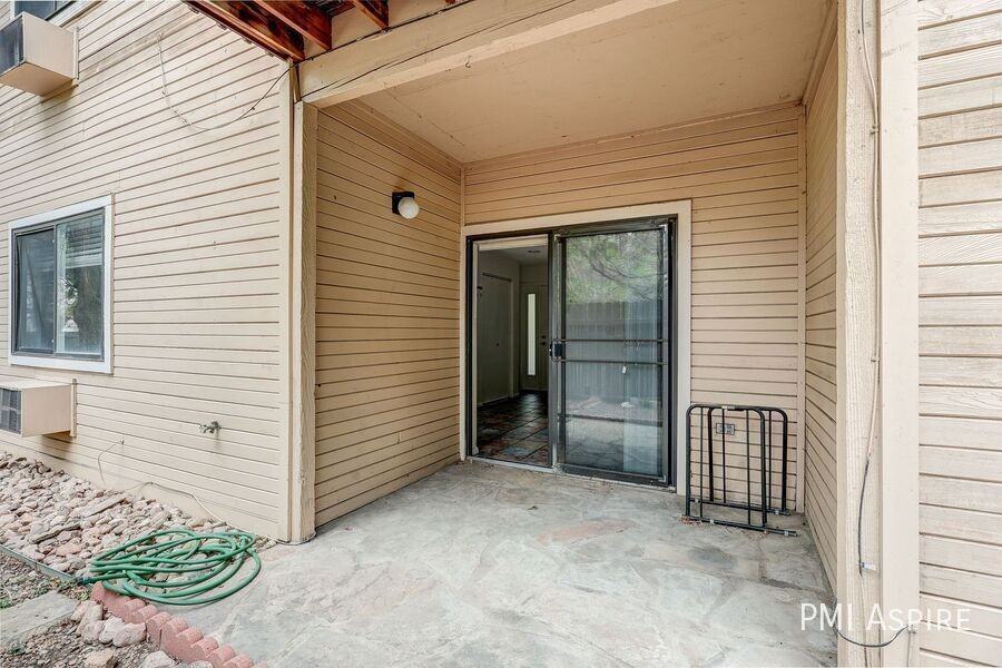 3065 30th St #1B - Photo 3 of 25