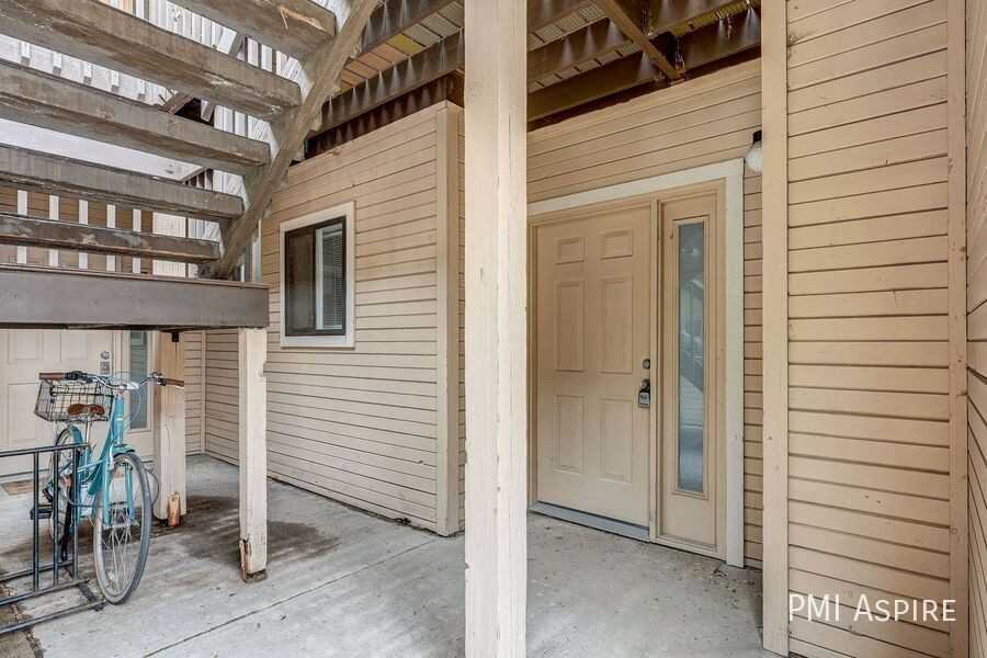3065 30th St #1B - Photo 4 of 25