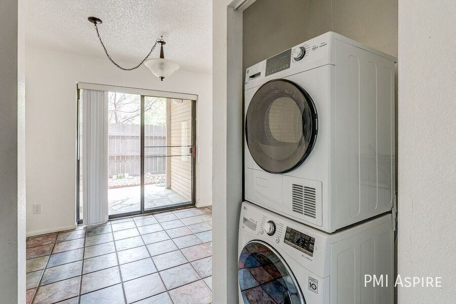 3065 30th St #1B - Photo 6 of 25