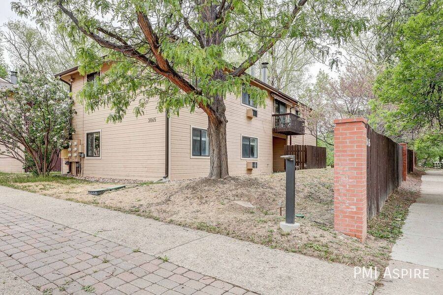 3065 30th St #1B - Photo 3 of 25