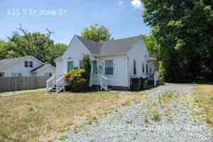 featured image of 411 S Saint John St