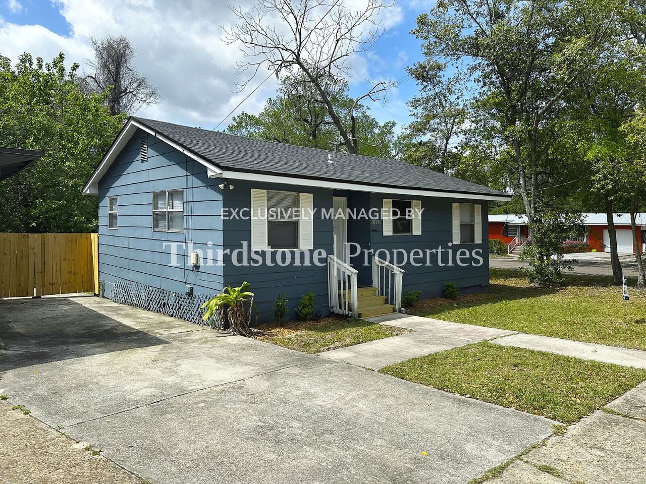 6460 Lanark Ave - Photo 2 of 21
