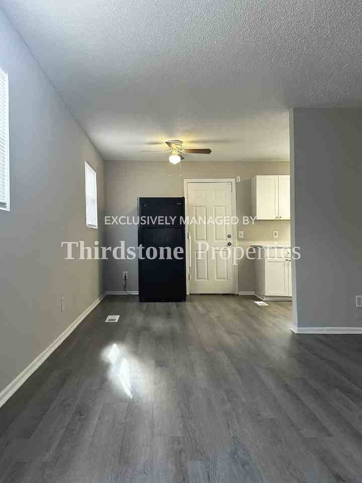 6460 Lanark Ave - Photo 3 of 21