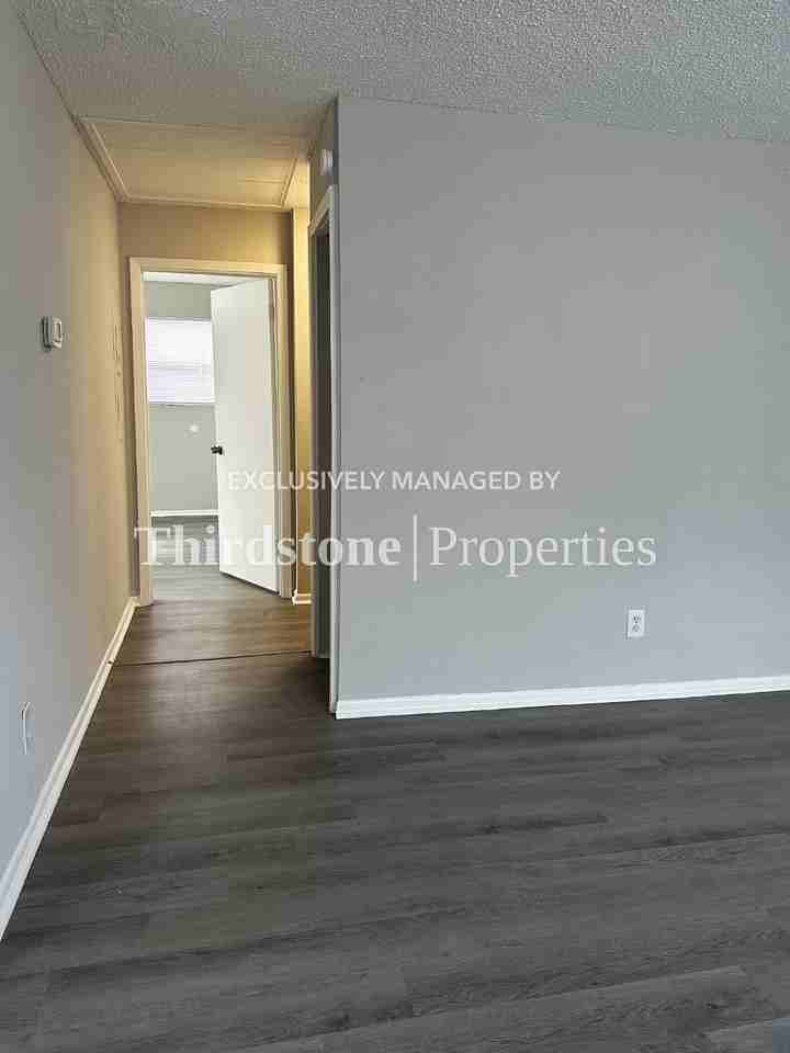 6460 Lanark Ave - Photo 7 of 21