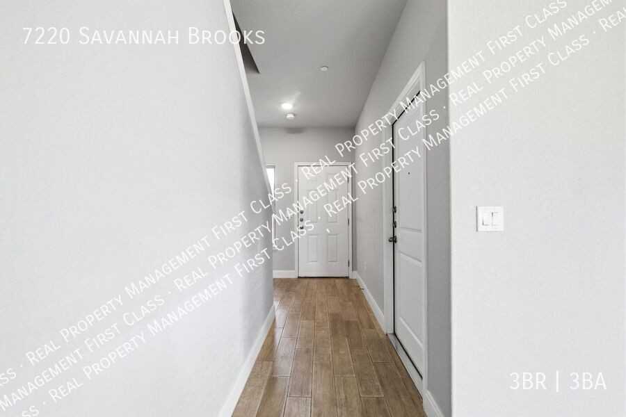 7220 Savannah Brks - Photo 3 of 26