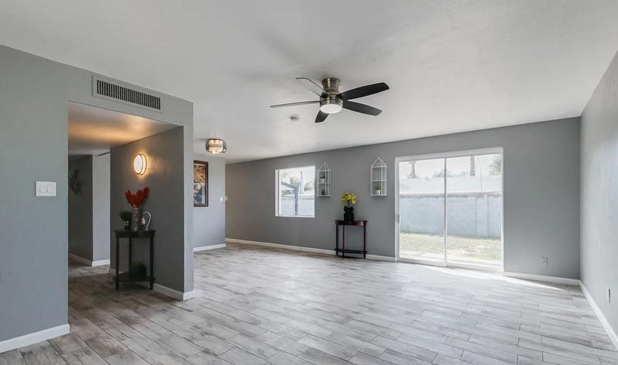 5218 North 61st Avenue - Photo 2 of 11