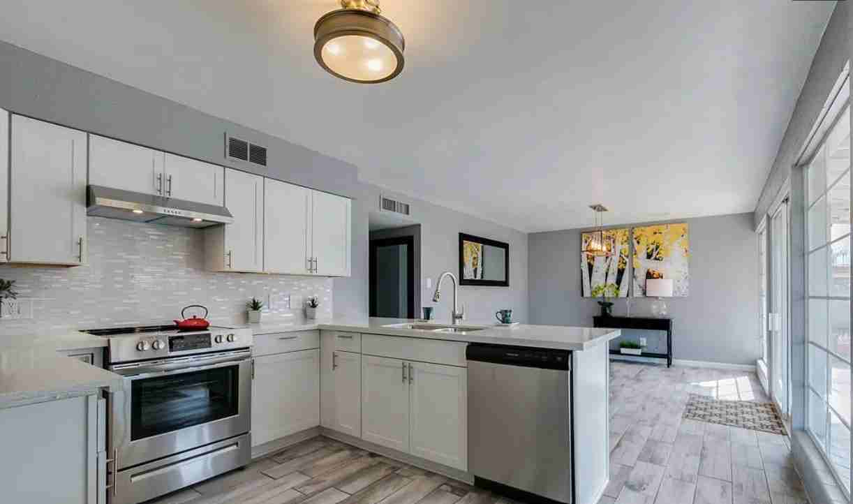 5218 North 61st Avenue - Photo 3 of 11