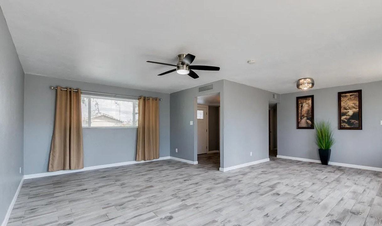 5218 North 61st Avenue - Photo 4 of 11