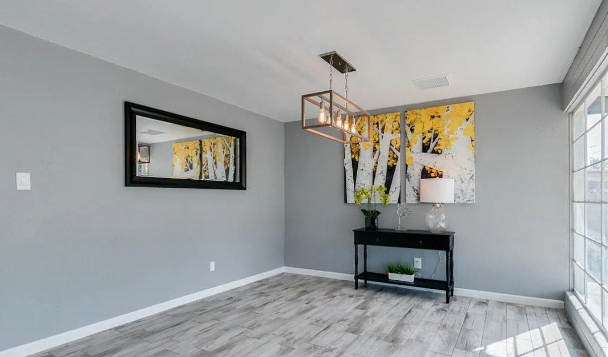 5218 North 61st Avenue - Photo 5 of 11
