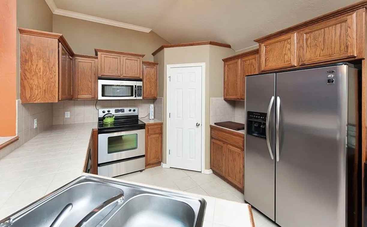 2351 Blue Jay Drive - Photo 4 of 15