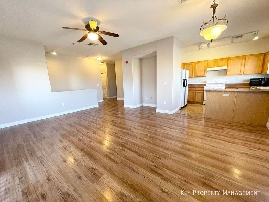 3925 Legend Hills St #202 - Photo 4 of 25