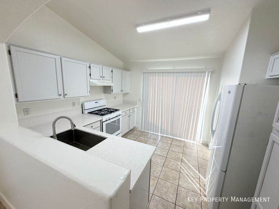 1824 Cedar Flat Ln - Photo 7 of 22