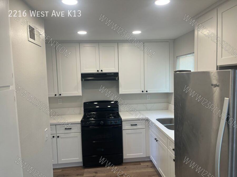2216 W Avenue K13 - Photo 3 of 16