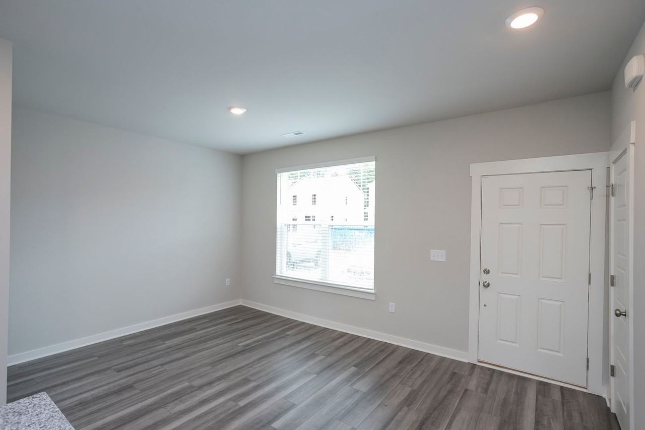 1767 Frodo Way - Photo 4 of 36