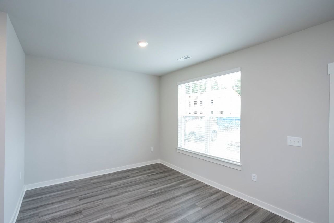 1767 Frodo Way - Photo 5 of 36