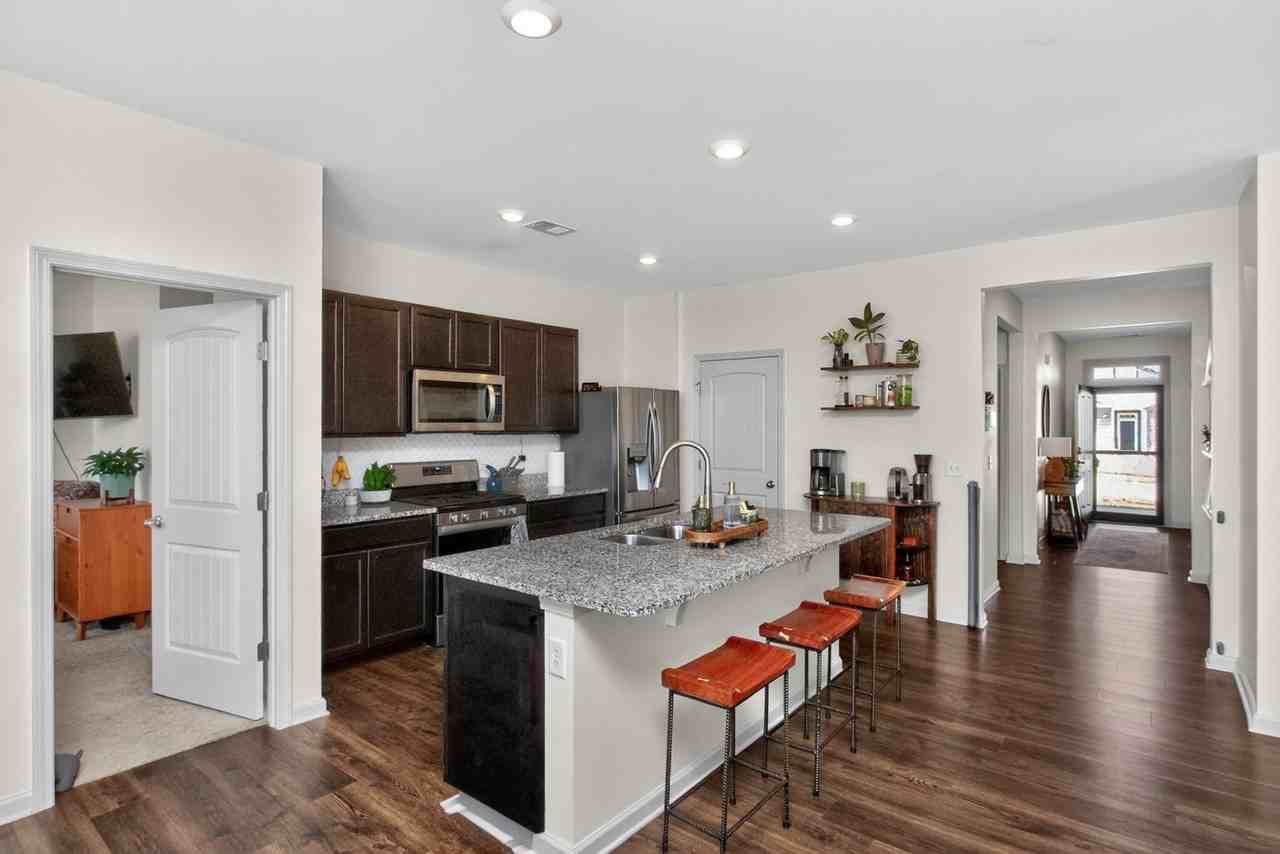 1119 Woodbridge Blvd - Photo 6 of 34