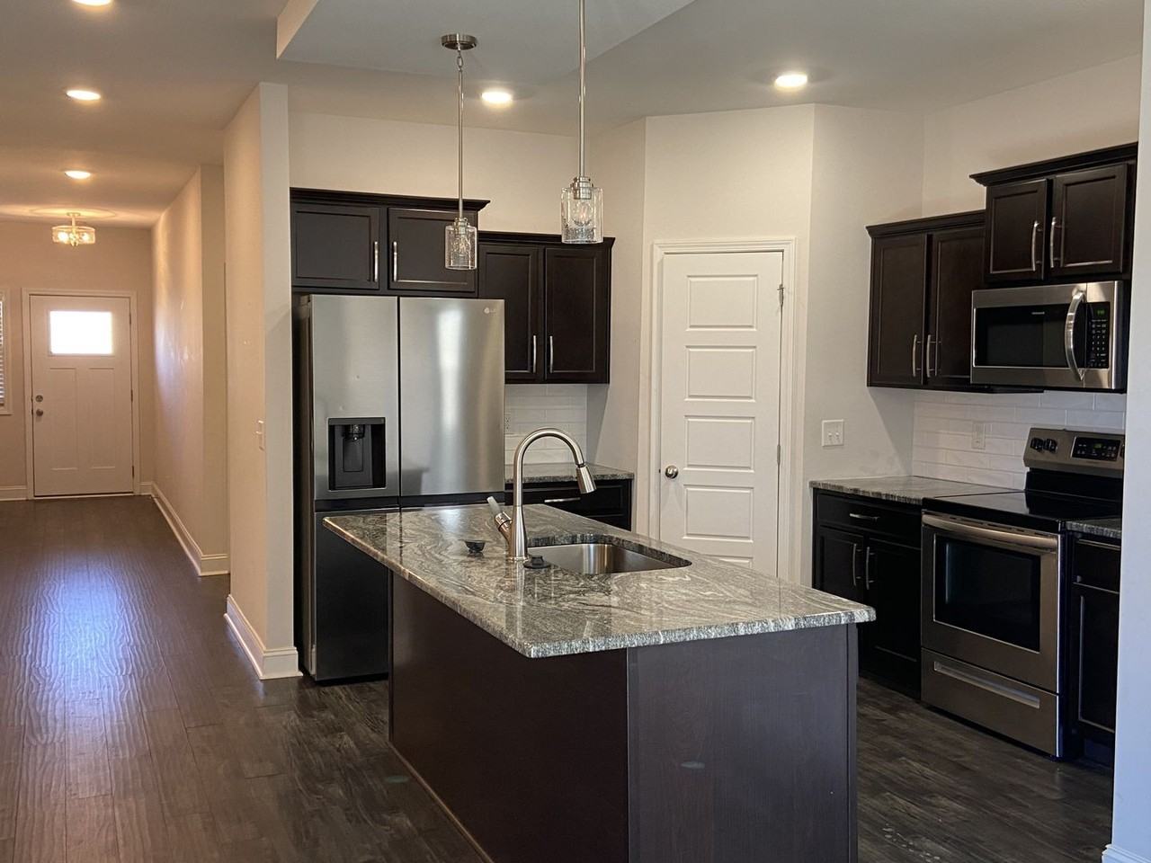 602 Alvin Rd - Photo 4 of 33
