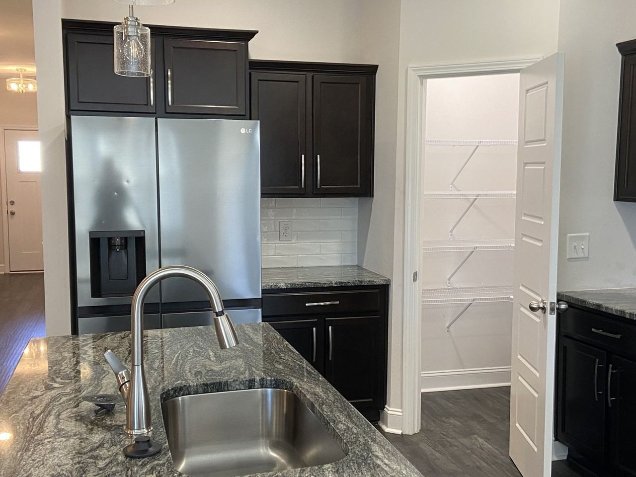 602 Alvin Rd - Photo 5 of 33