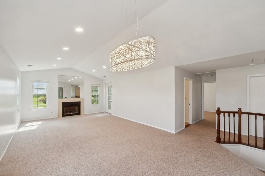 1265 N Wellington Ct - Photo 2 of 9