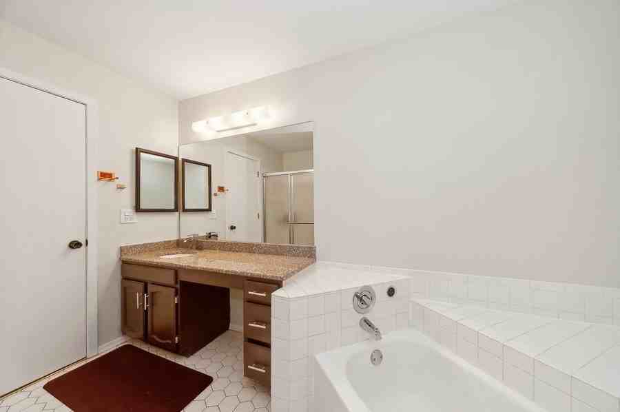 1265 N Wellington Ct - Photo 5 of 9