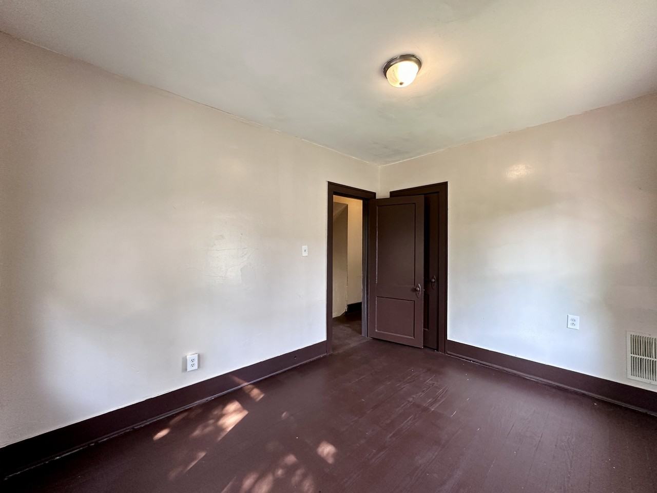 611 Raymond St #NA - Photo 2 of 4