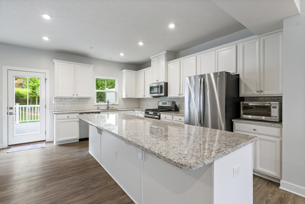 205 Olivia Way - Photo 2 of 28