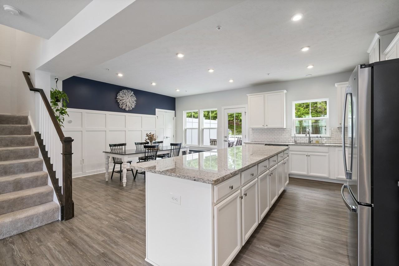 205 Olivia Way - Photo 3 of 28