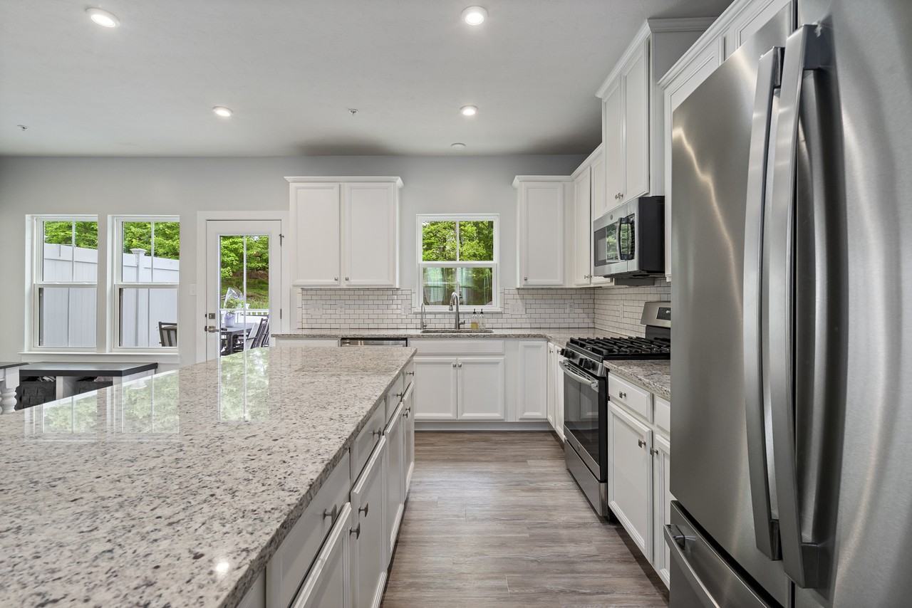 205 Olivia Way - Photo 4 of 28