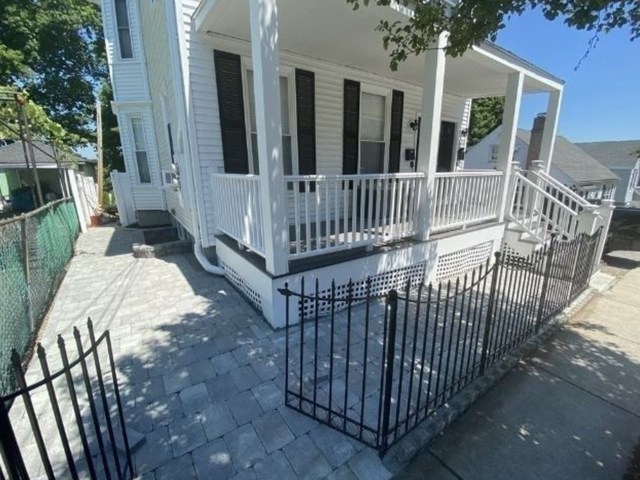 323 Bainbridge St #2 - Photo 4 of 22