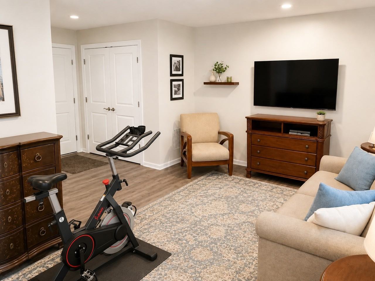 1803 Sag Harbor Ln - Photo 4 of 17