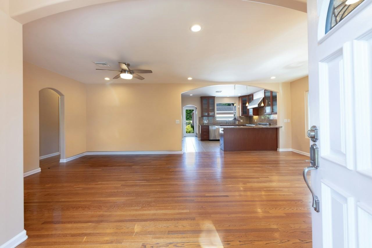 4948 Petit Avenue - Photo 2 of 31