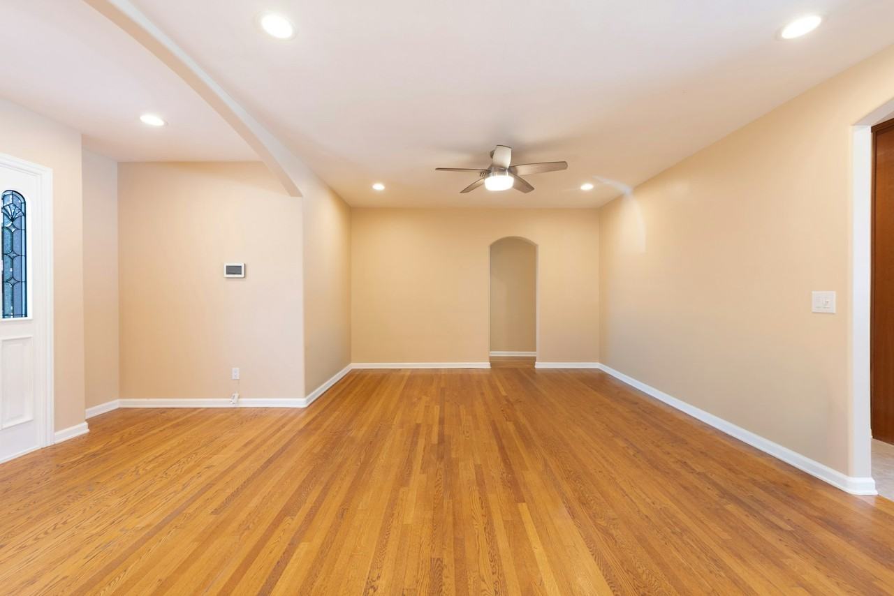 4948 Petit Avenue - Photo 4 of 31