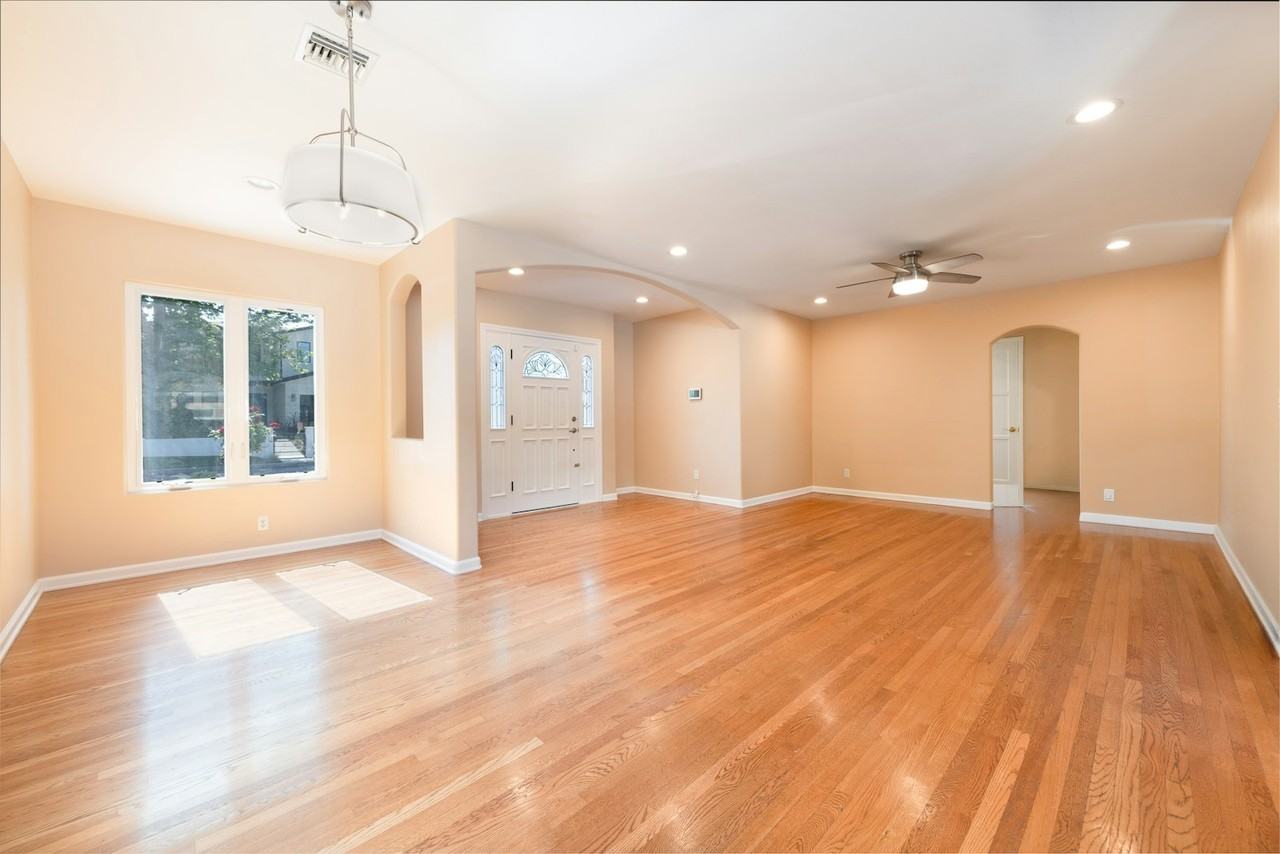 4948 Petit Avenue - Photo 5 of 31