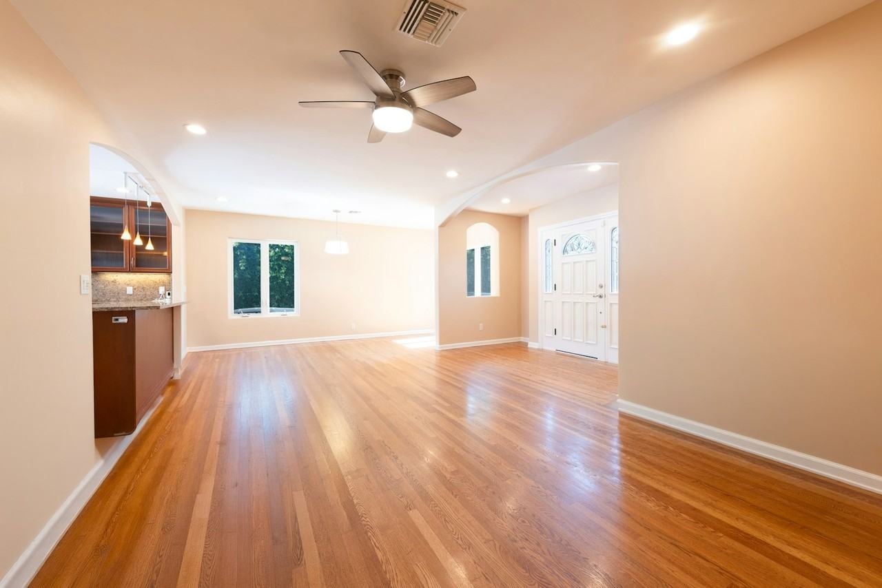 4948 Petit Avenue - Photo 6 of 31