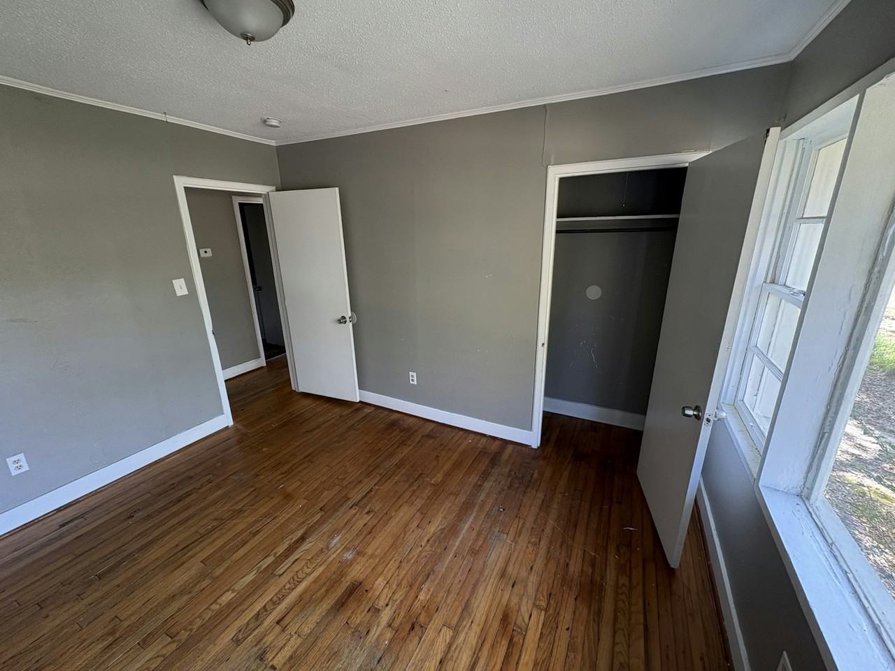 704 S. 22nd Ave - Photo 5 of 9