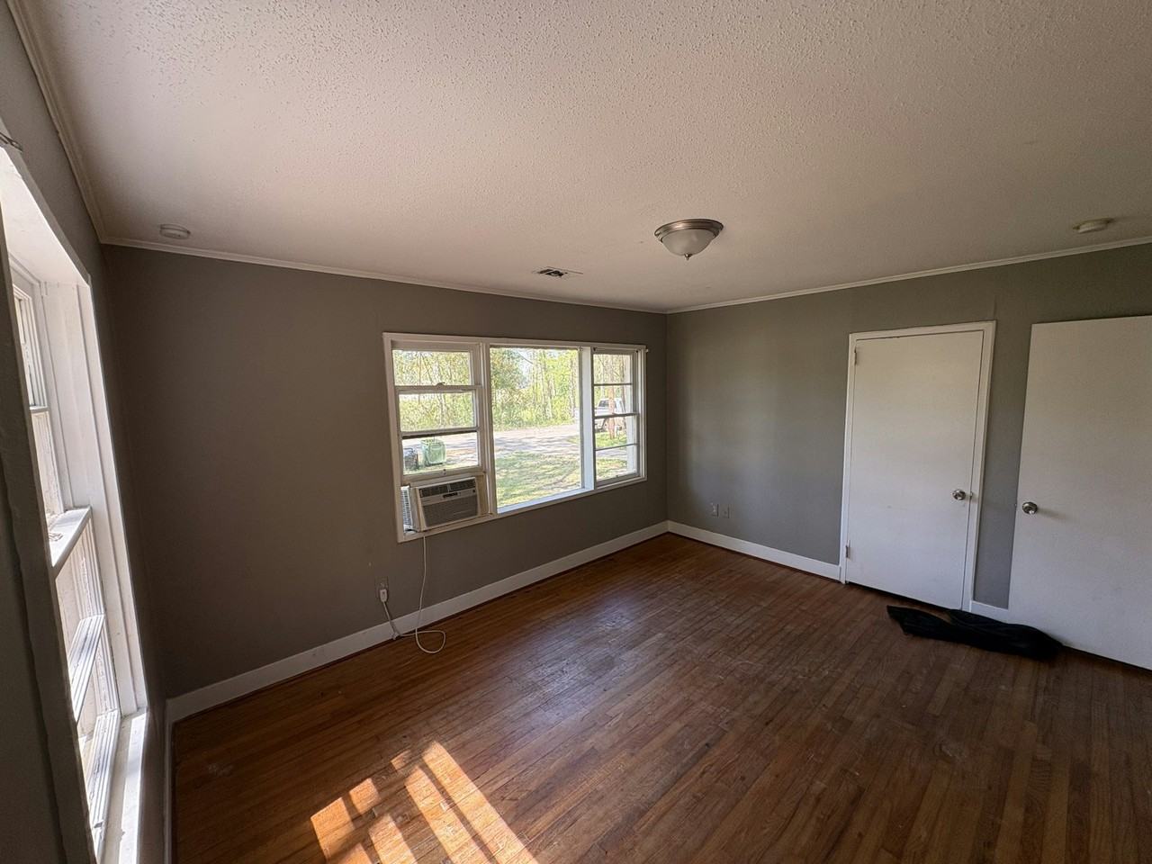 704 S. 22nd Ave - Photo 6 of 9