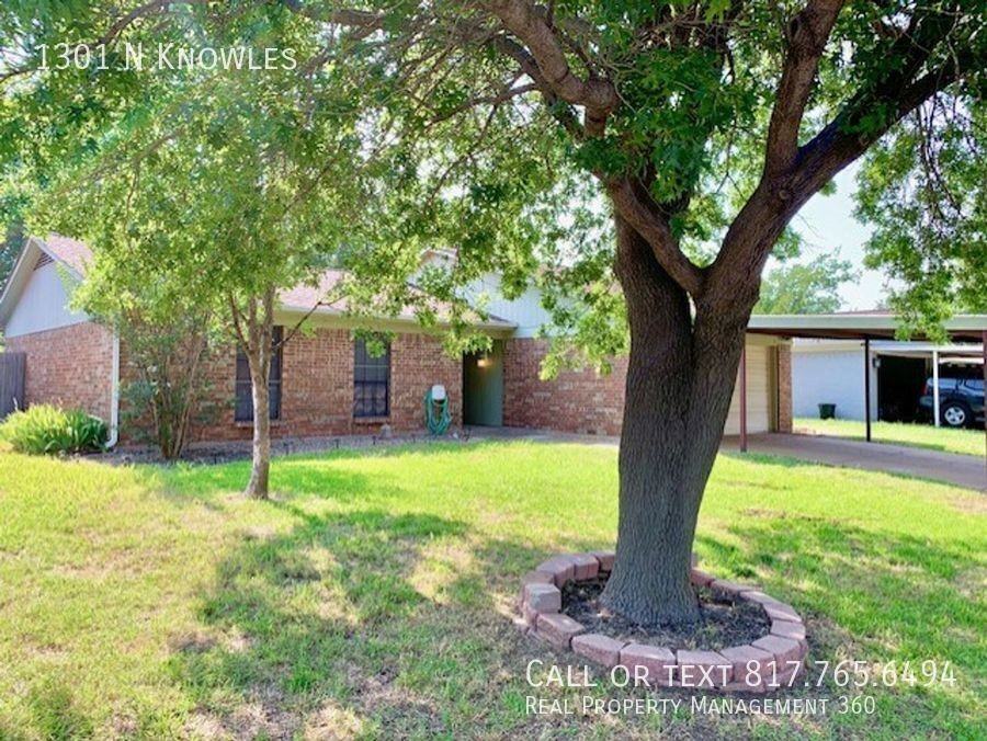 1301 N Knowles Dr - Photo 2 of 16
