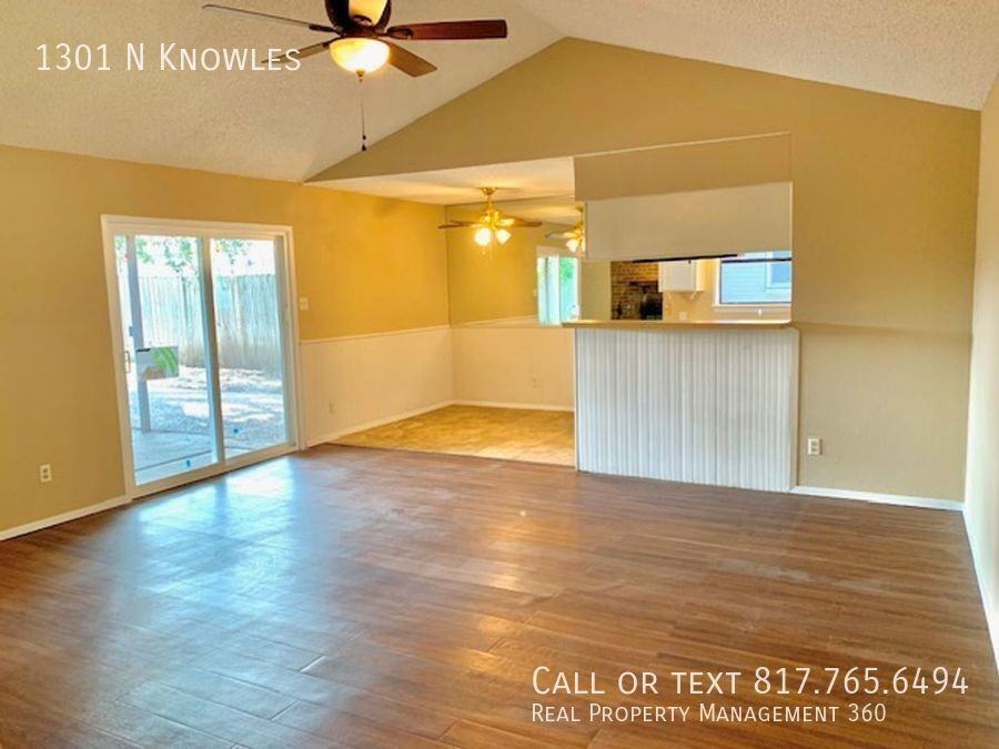 1301 N Knowles Dr - Photo 3 of 16