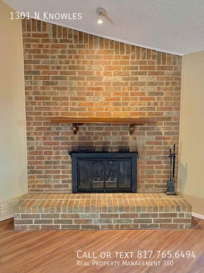 1301 N Knowles Dr - Photo 4 of 16