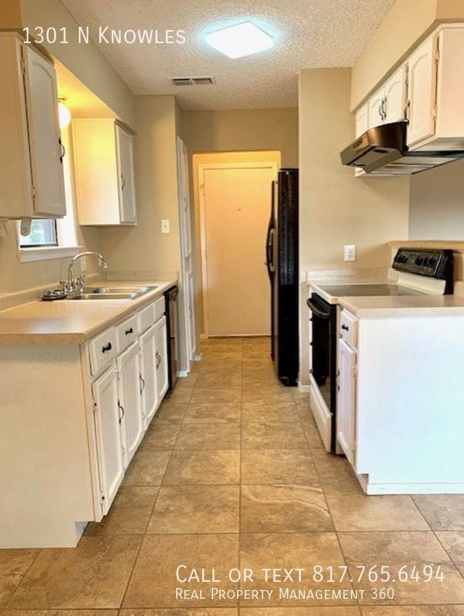 1301 N Knowles Dr - Photo 5 of 16