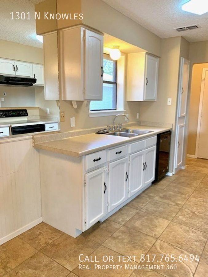 1301 N Knowles Dr - Photo 6 of 16
