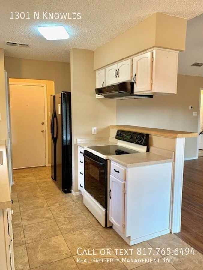 1301 N Knowles Dr - Photo 7 of 16