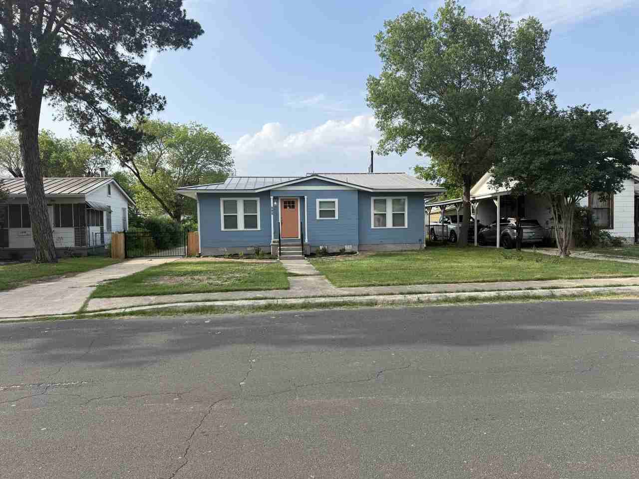 415 W Mariposa Dr #NA