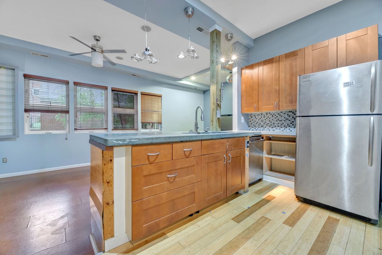 3051 N St Se - Photo 2 of 26