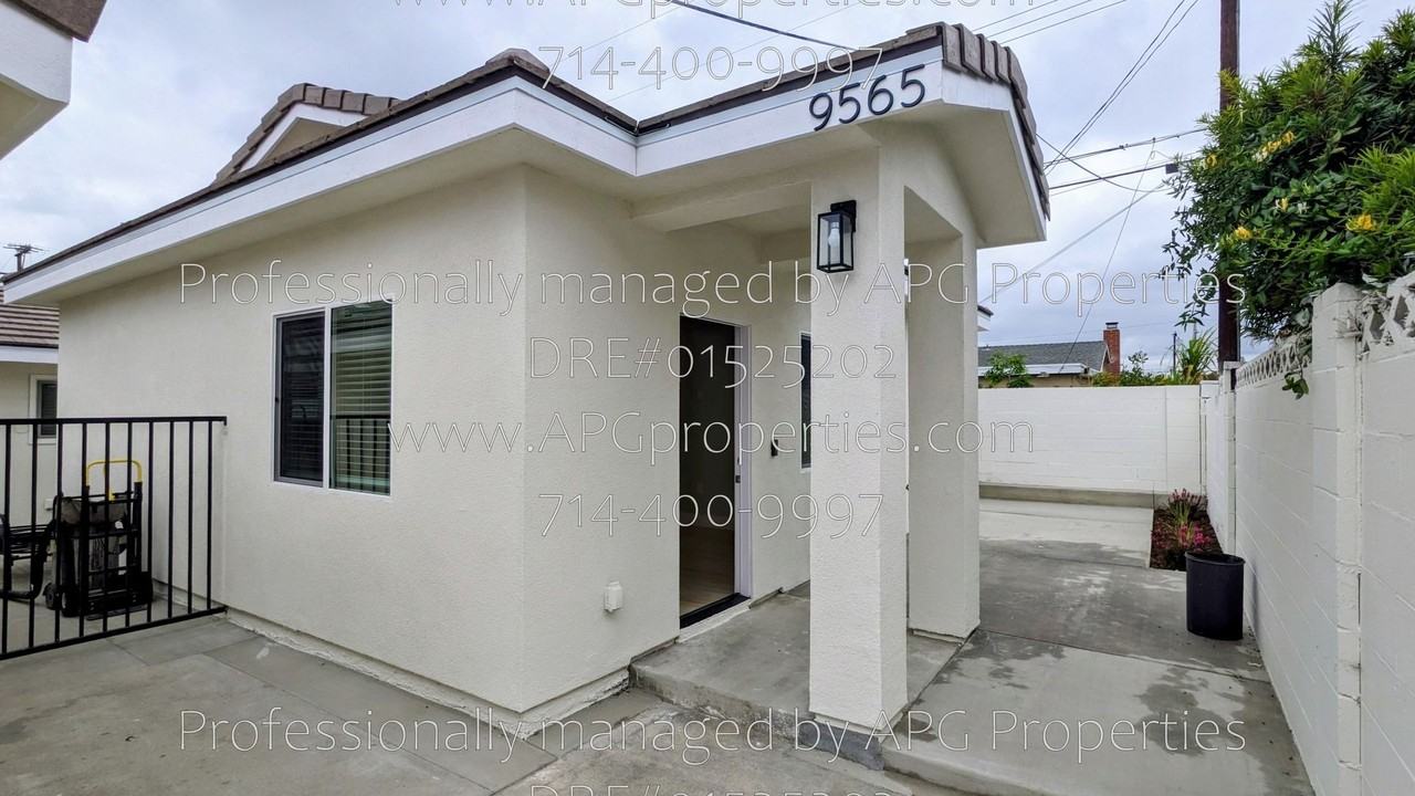 9565 Mansor Ave - Photo 3 of 24